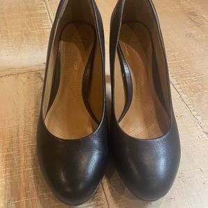 Clarks EUC Black Heels